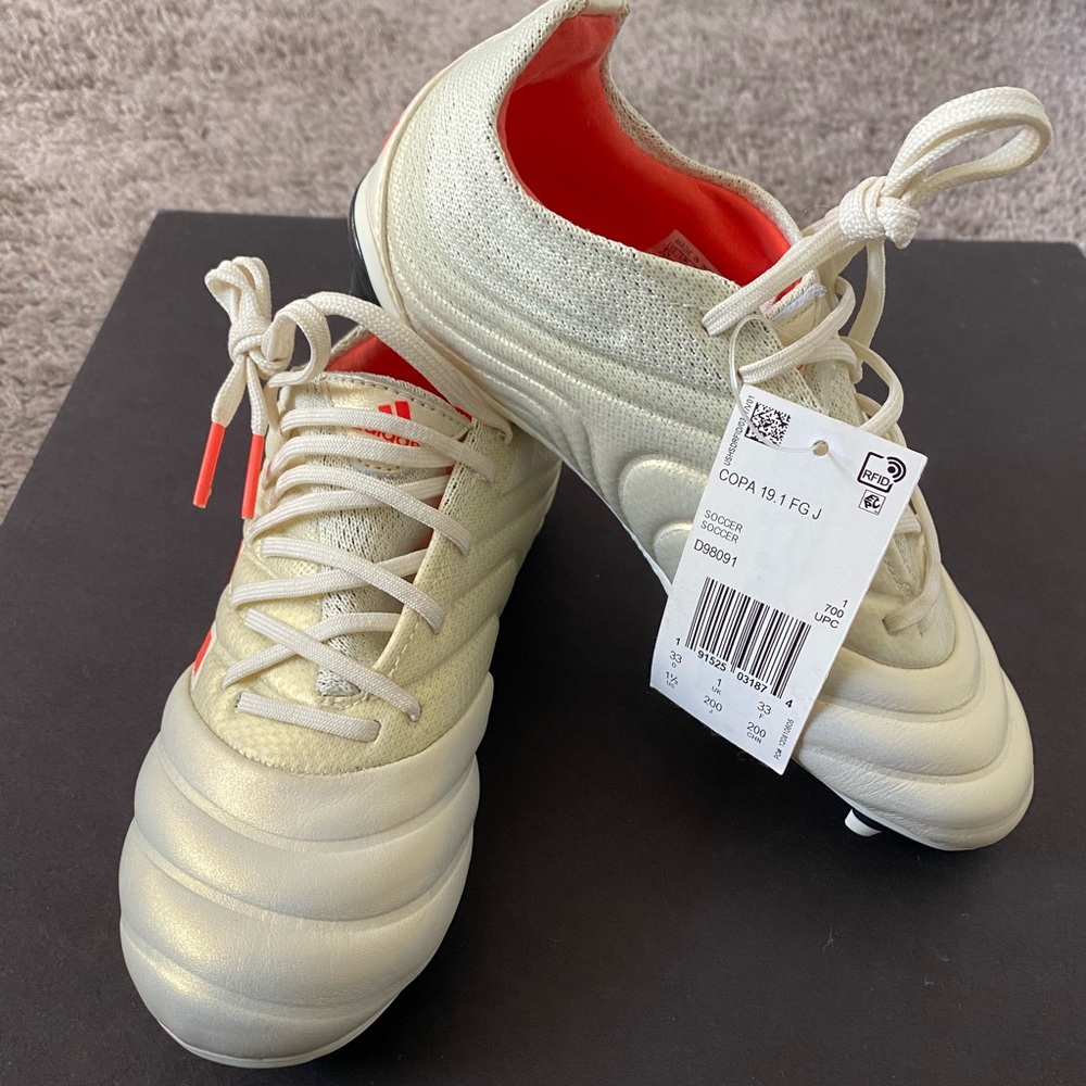 Adidas soccer cleats girls size 1,5